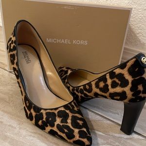 Michael Kors Leopard Print Calf silhouette pump